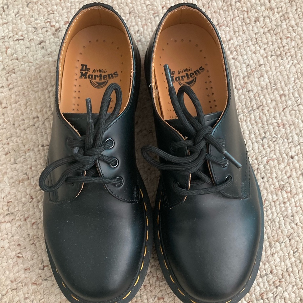 DR.MARTENS 11837 (1461) SMOOTH LEATHER OXFORD SHOES - Women’s size 6